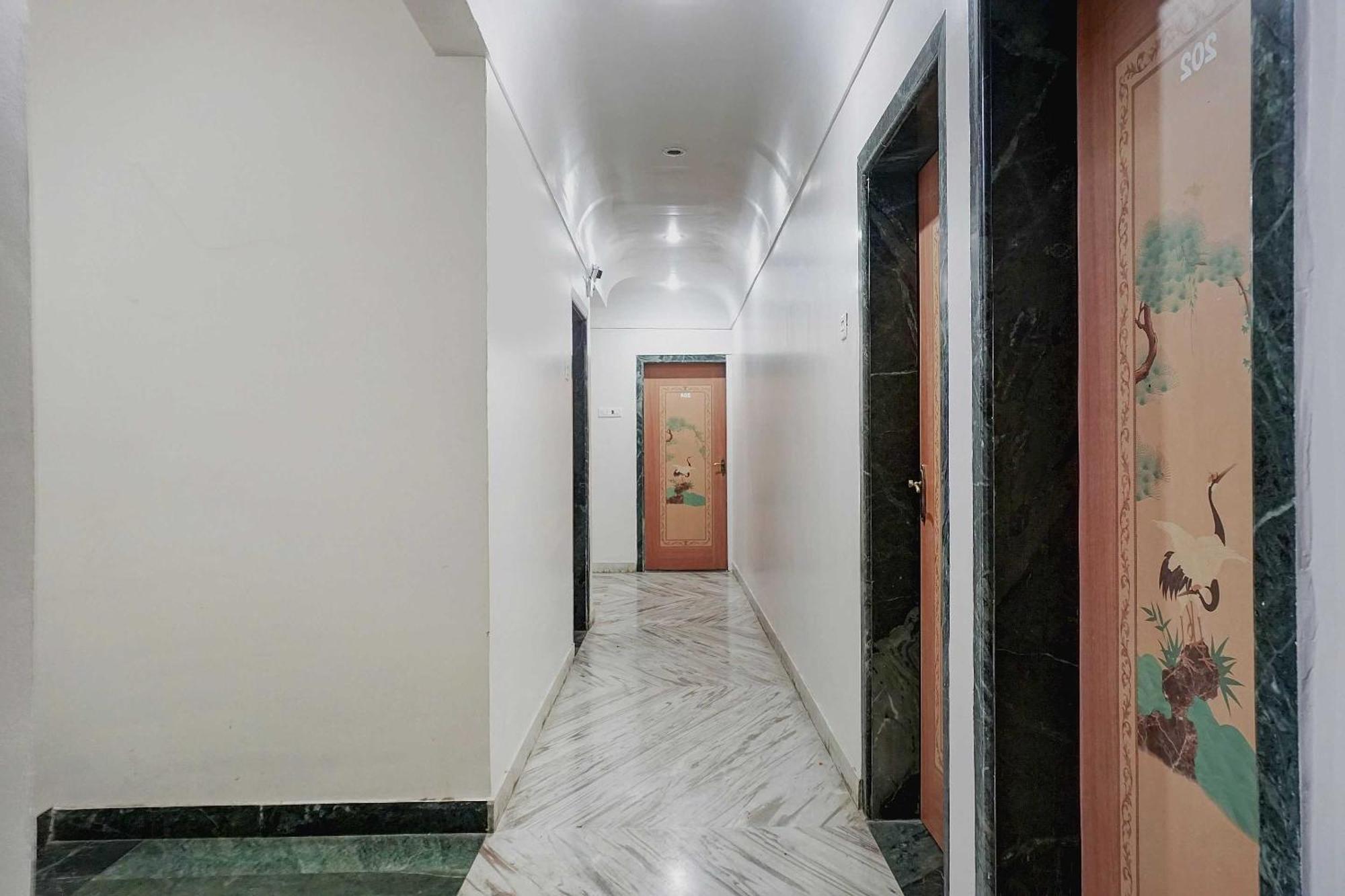 Отель Collection O Shreya Talegaon Dabhade Экстерьер фото