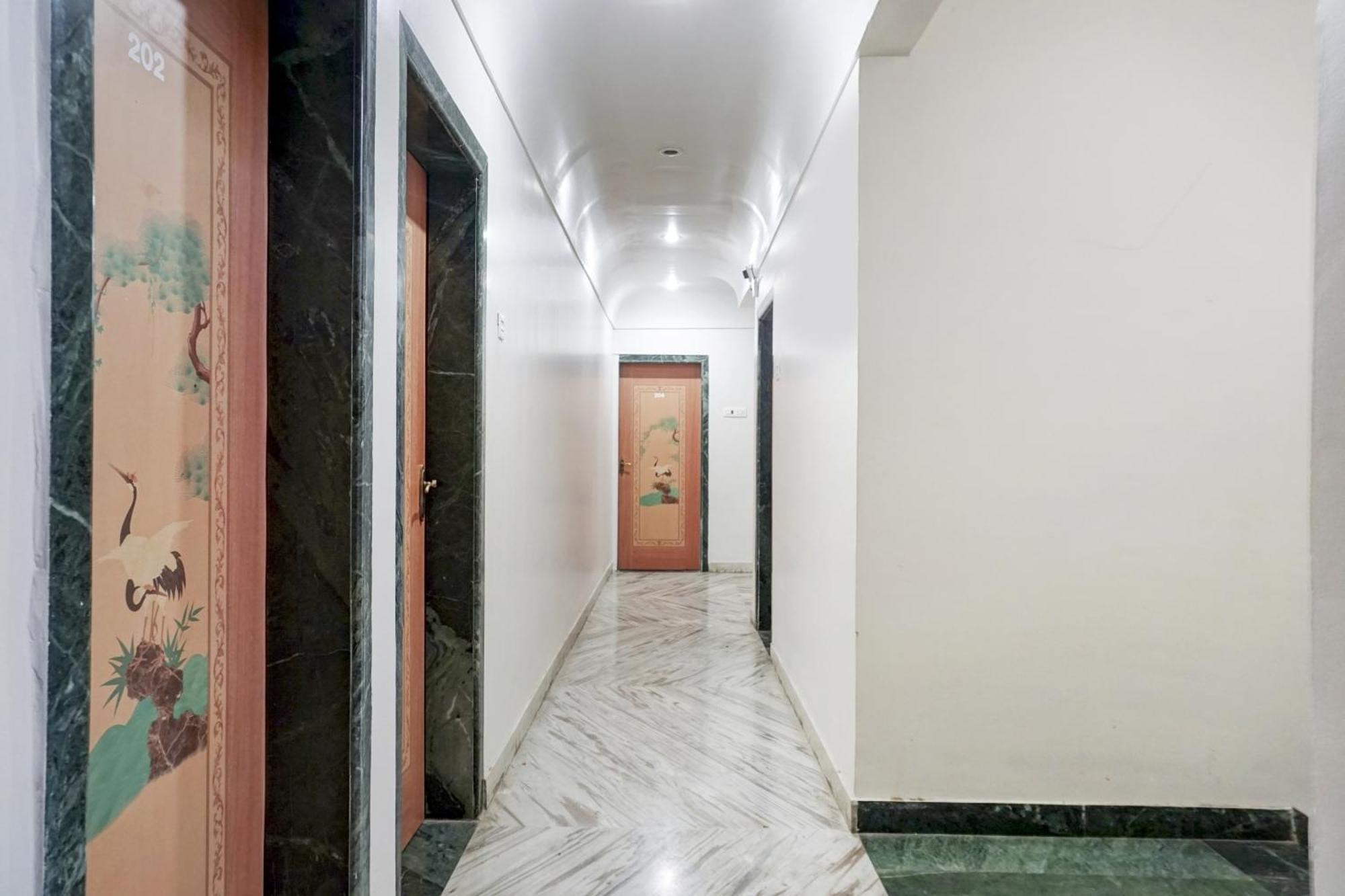 Отель Collection O Shreya Talegaon Dabhade Экстерьер фото